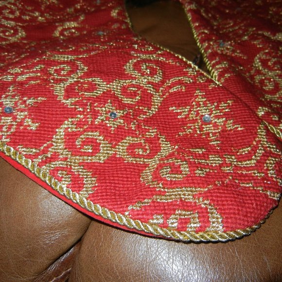 2 NWT BEautiful HOLIDAY Needlepoint Christmas Stockings Red & Gold - Retired - Picture 2 of 4